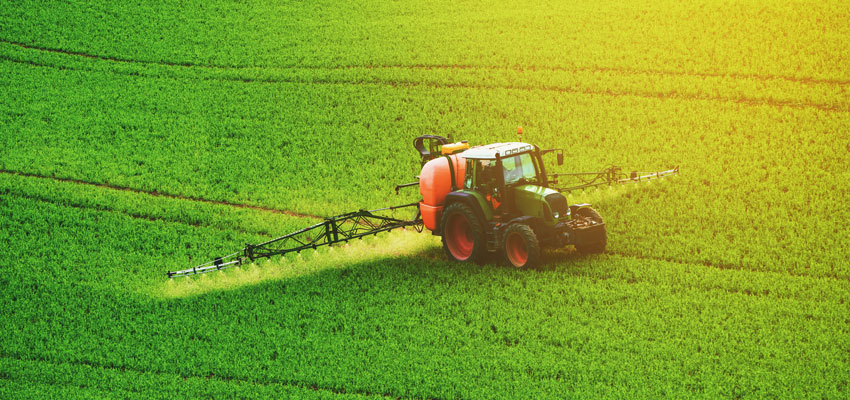 Traktor auf dem Feld